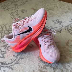 Nike Vomero 18 Running Shoes 'Atmosphere Pink' Women’s Size 7.5 excellent